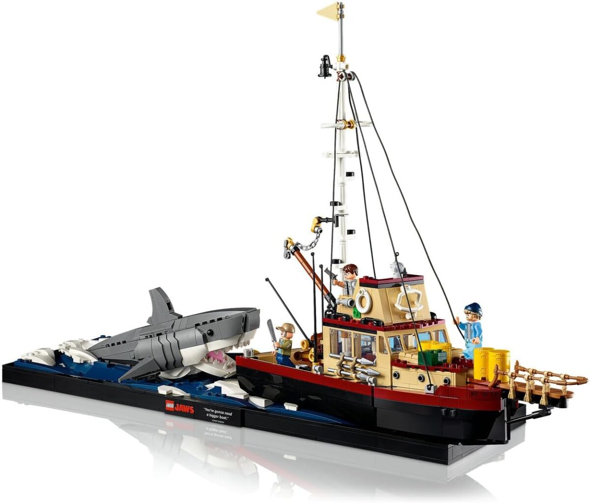 LEGO® Ideas Jaws Set 21350 Shark Treat for Classic-Film-Lovers, Diorama Kit for Adults, Orca Boat, Chief Brody, Hooper and Quint Minifigures, Buildable Movie Memorabilia